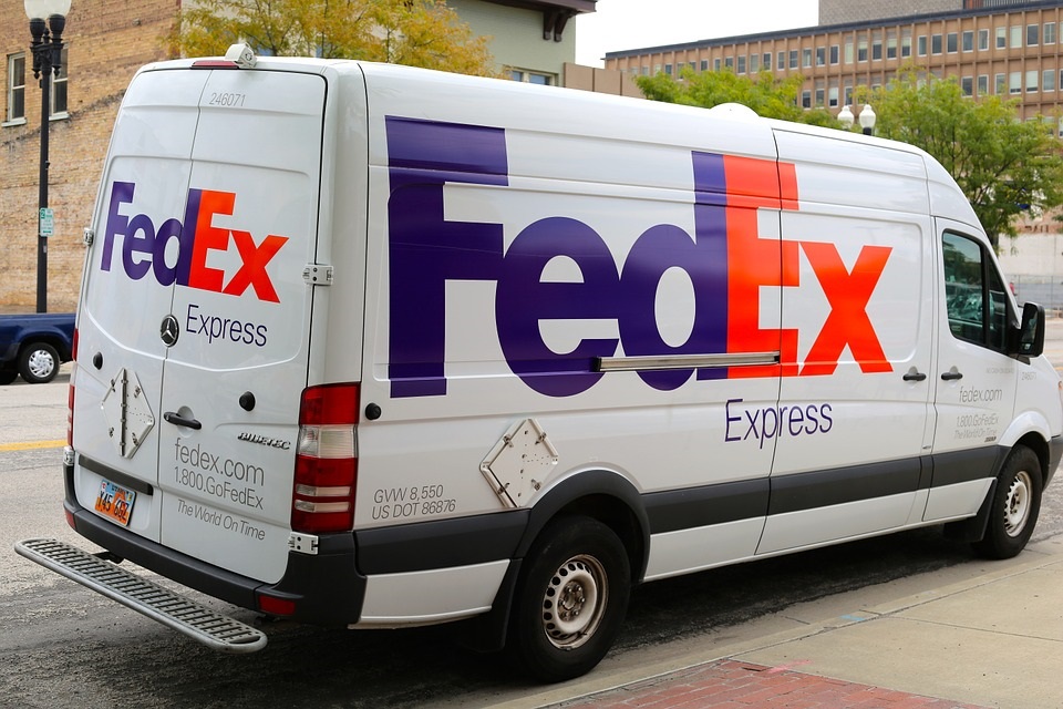 Maine Wreath Company Sues FedEx For Alleged Overbilling