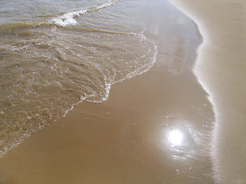 Maine beach to remain closed amid oil spill cleanup