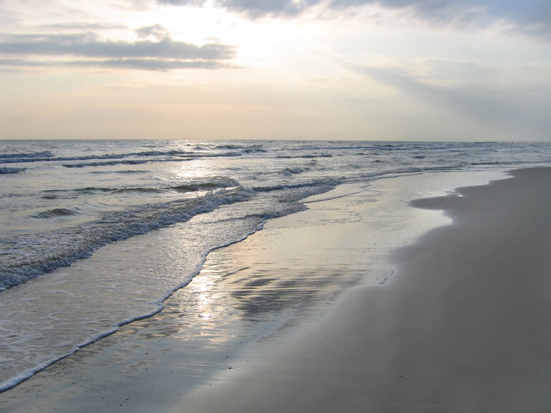 Intertidal zone belongs to beachfront owners, judge says