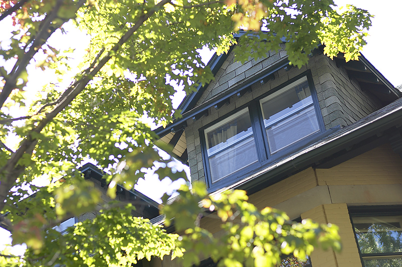 Housing Committee Pushes Moratorium on Short-Term Rentals