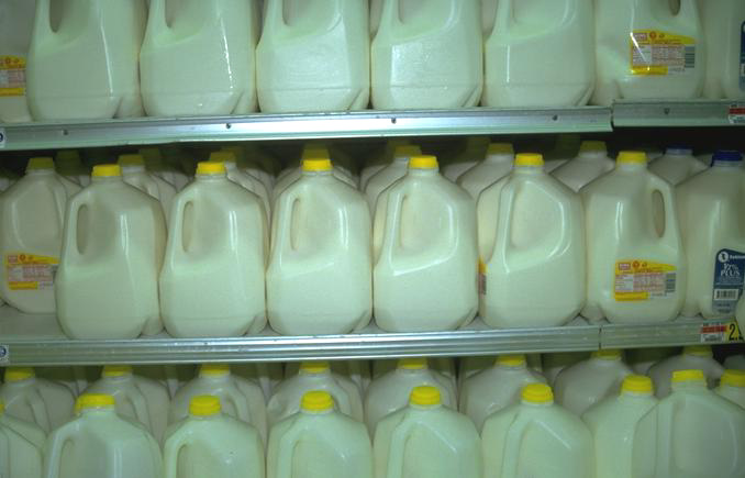 Maine senators want FDA chief to crack down on plant milk