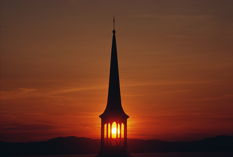 Maine Episcopal Diocese consecrates first openly gay bishop