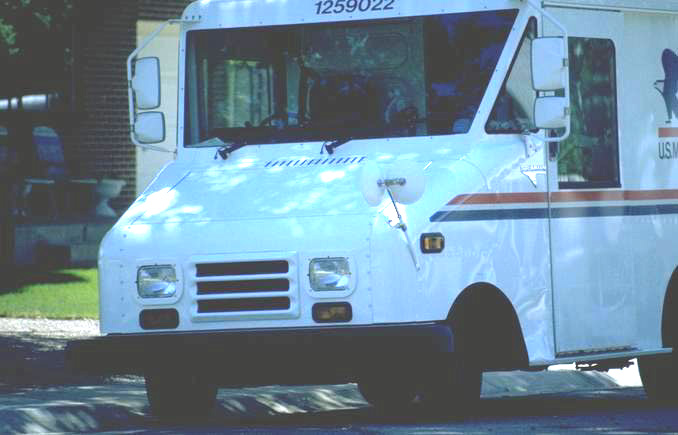 Gorham Police Search for Suspected Mail Thieves