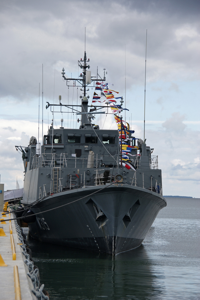 Bath Iron Works employees announce strike
