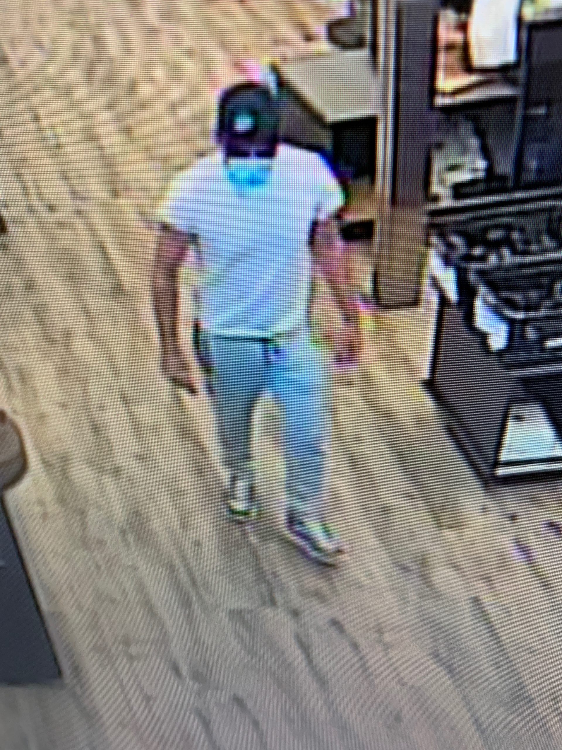 Portland police search for suspect in grocery store robbery