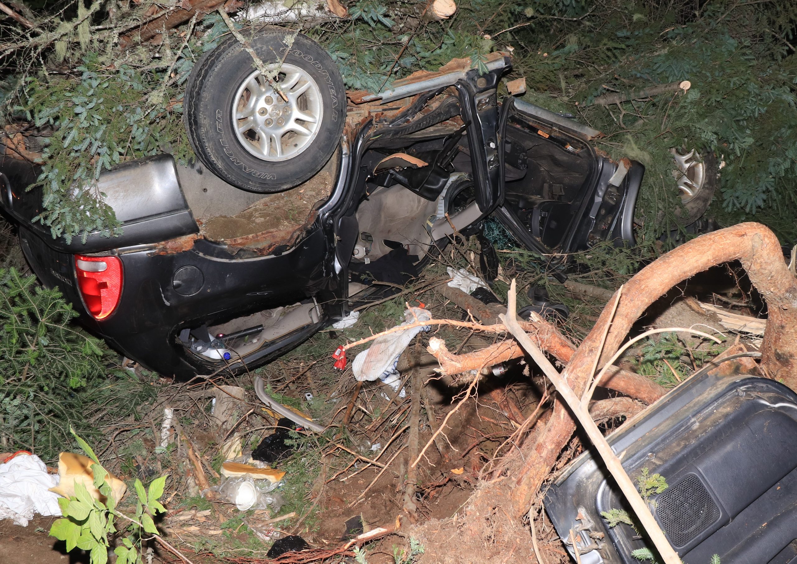 1 injured, 1 killed in Lagrange rollover