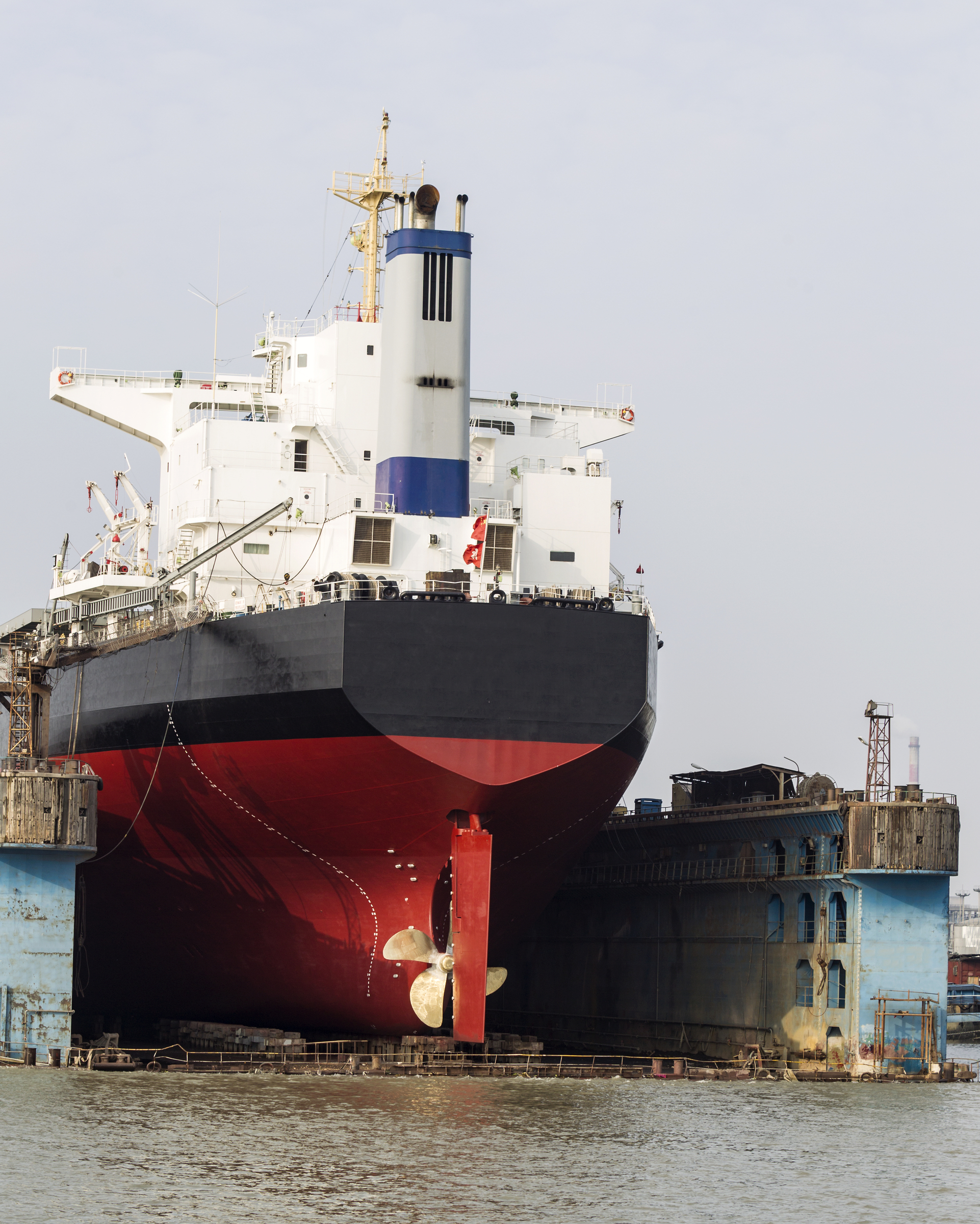 Shipbuilder files complaint over union threats during strike