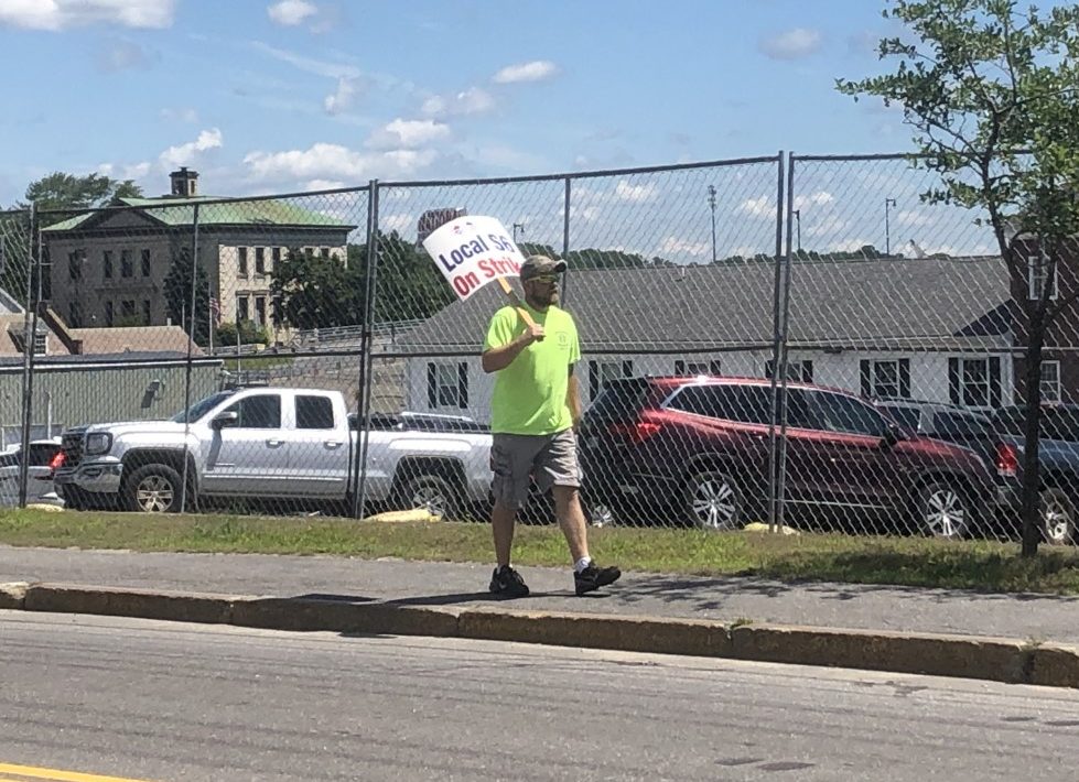 Striking shipbuilder union requests that both sides meet together with mediator