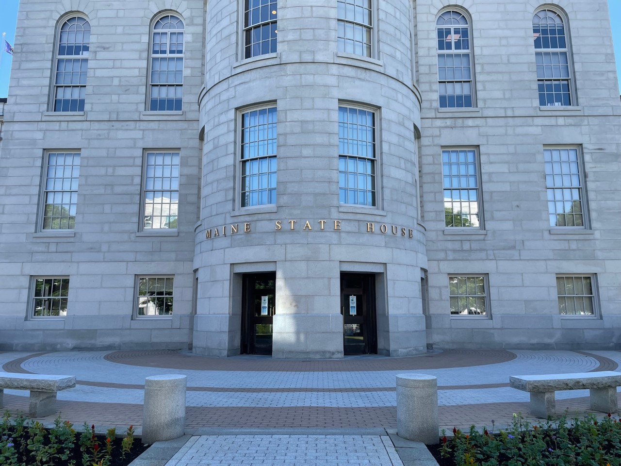 Plan to extend early retirement to more Maine workers passes
