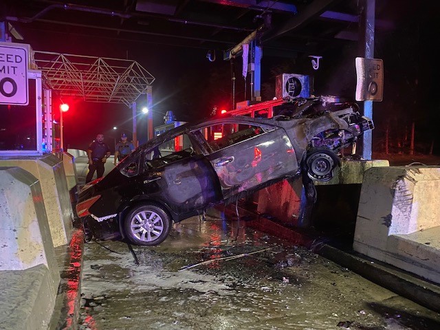 Police: Drunken driver crashes into toll booth in Maine