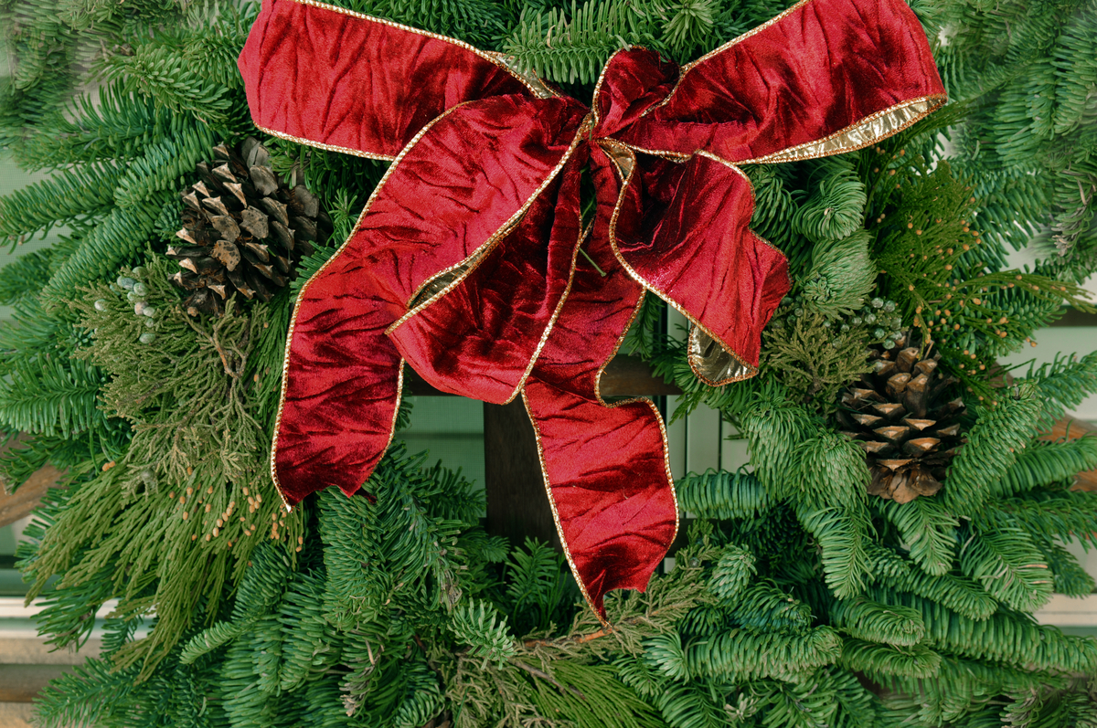 Maine car dealership to take part in Wreaths Across America Day