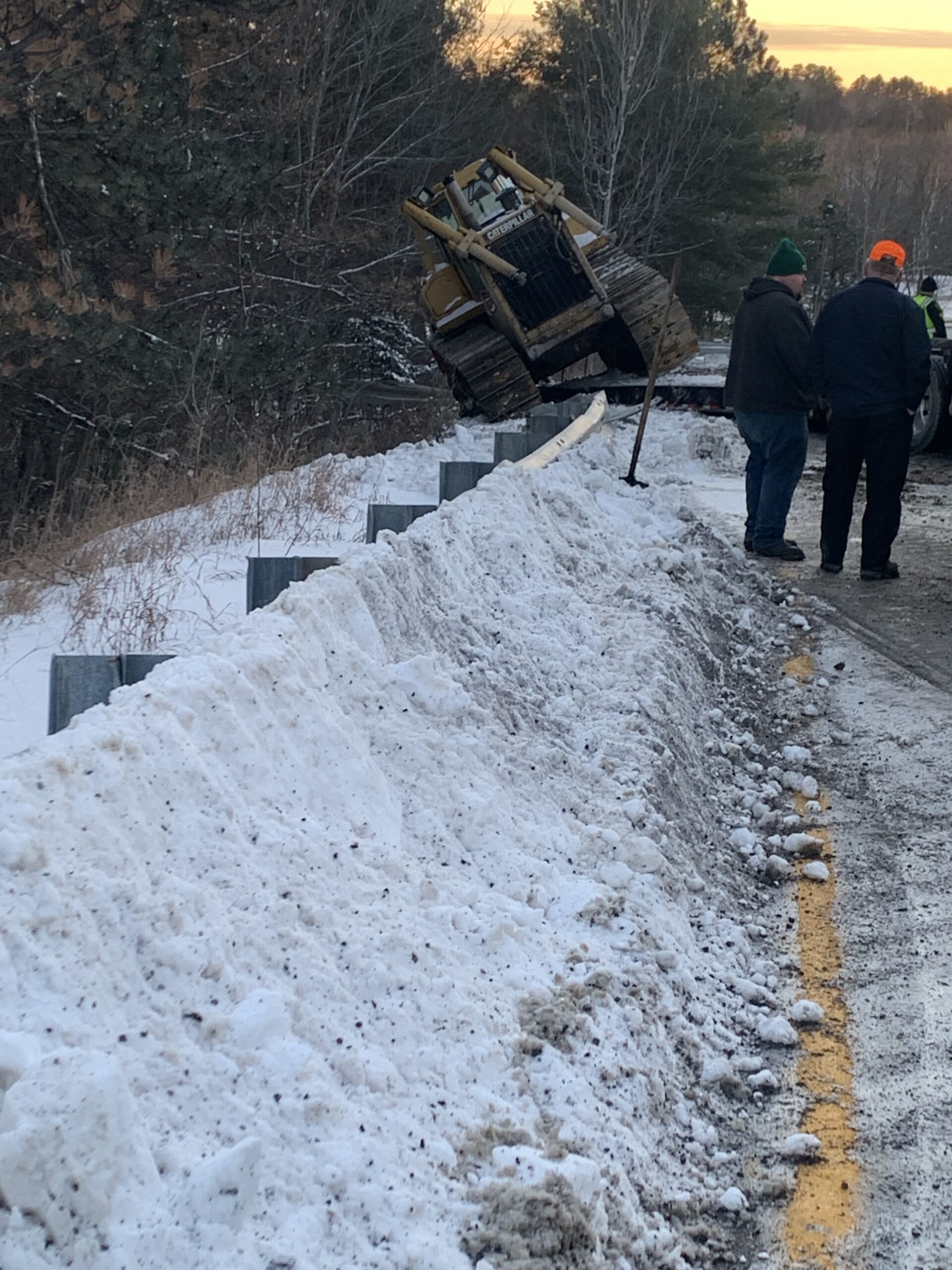 Trailer detaches from truck on I-95 in Penobscot County