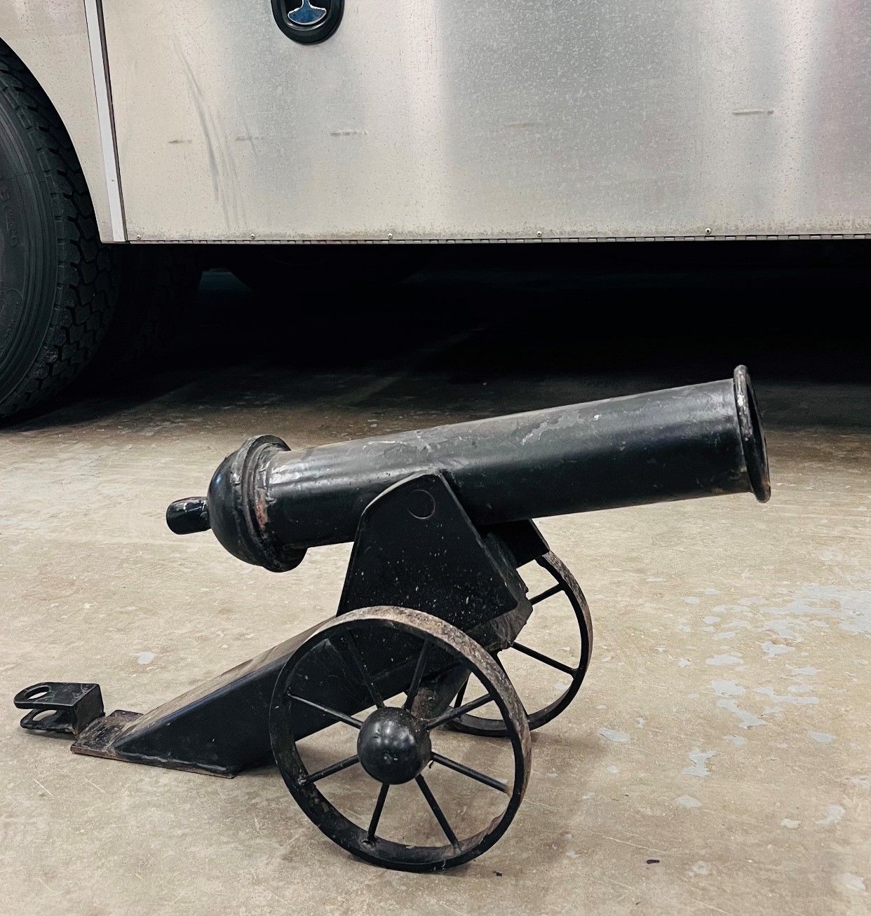 Maine State Police recover guns, drugs and a cannon from residence of wanted man