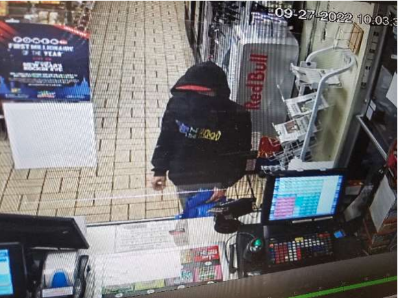 Suspect sought in Augusta store robbery