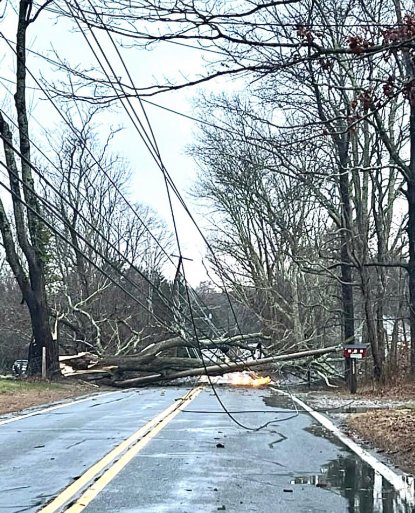 Powerful storm slams Maine creating power outages and flooding Powerful storm slams Maine creating power outages and flooding