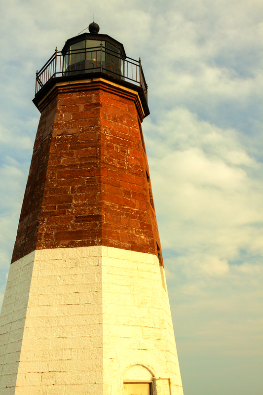 11 people injured after walkway to lighthouse collapses