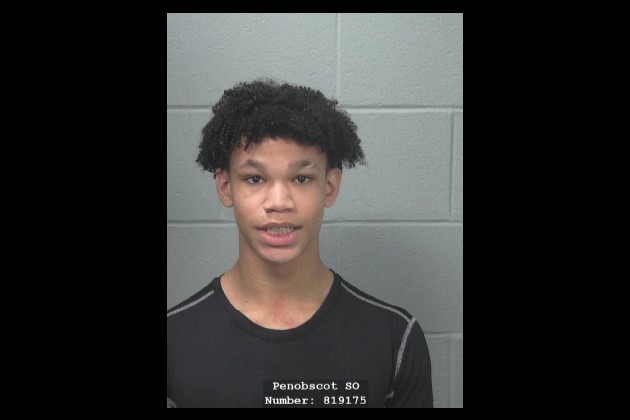 Teen pulls knife on employees while stealing alcohol from Bangor Walmart, police say