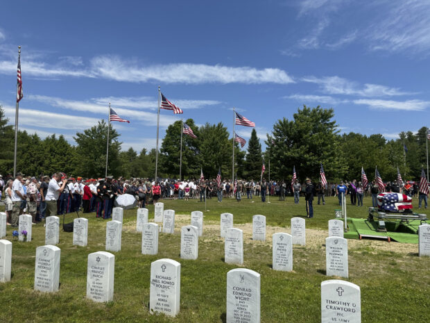 A US veteran died at a nursing home, abandoned. Hundreds of strangers came to say goodbye