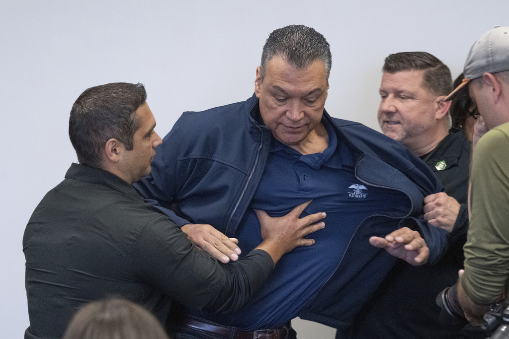 Democrats react to video of Padilla’s removal