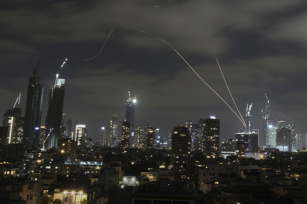 Iran launches a new wave of missile attacks on Israel as conflict enters fourth day