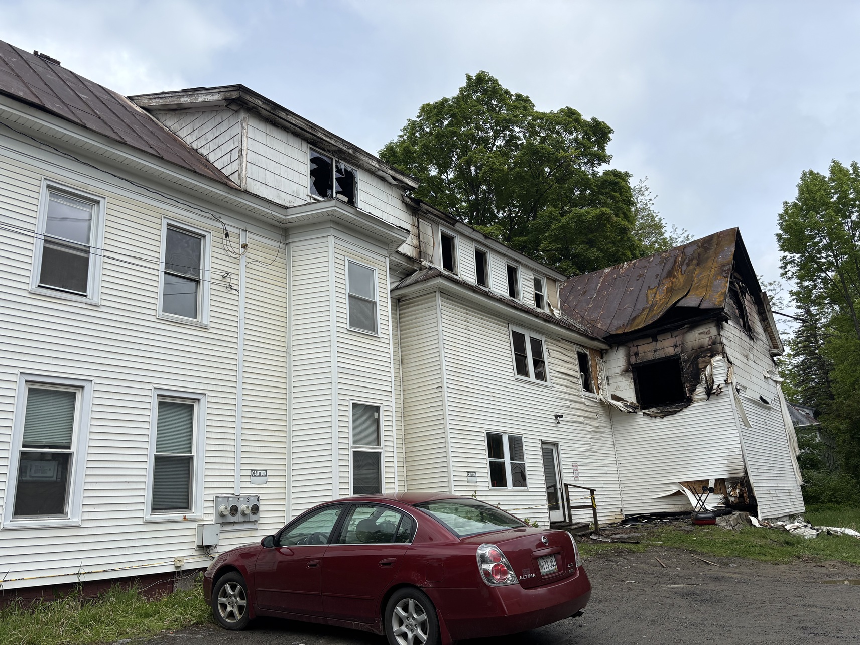 Investigators suspect arson in fire that displaced four people from Fairfield apartment building