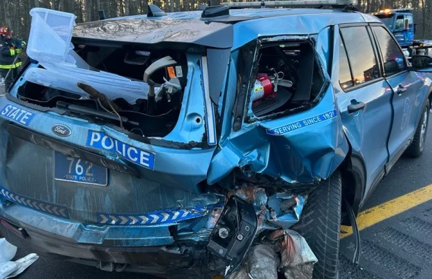 Wisconsin woman strikes police cruiser on I-95 in Wells