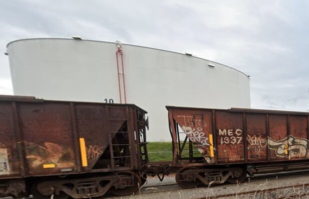 South Portland residents raise concerns about declining air quality near petroleum tanks