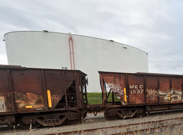 South Portland residents raise concerns about declining air quality near petroleum tanks