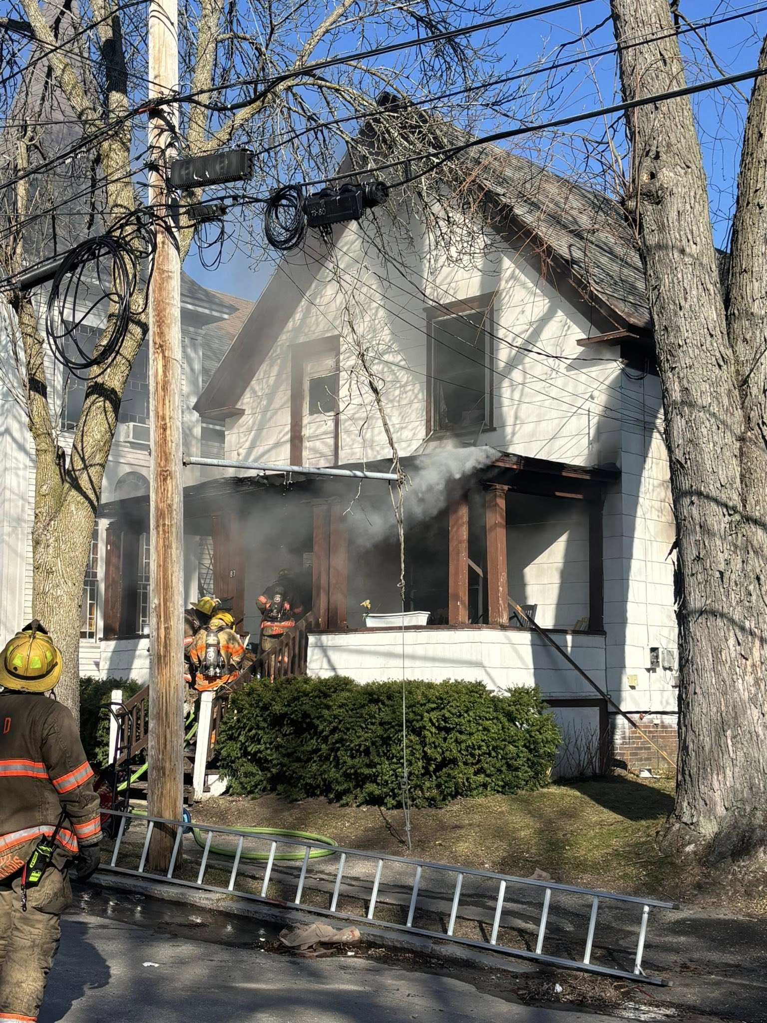 5 displaced after fire burns Lewiston apartment building
