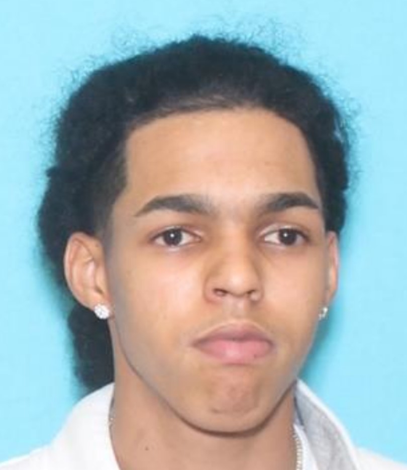 Police seeking Massachusetts man who fled during Skowhegan drug bust
